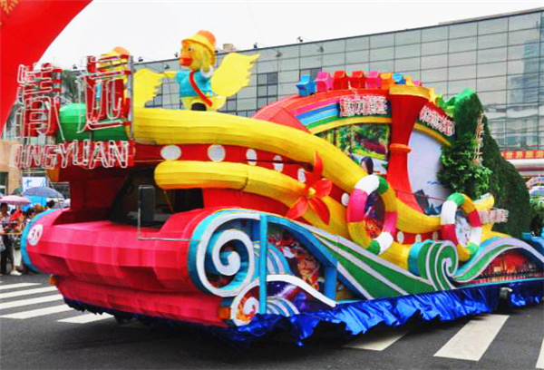 卡通造型彩車