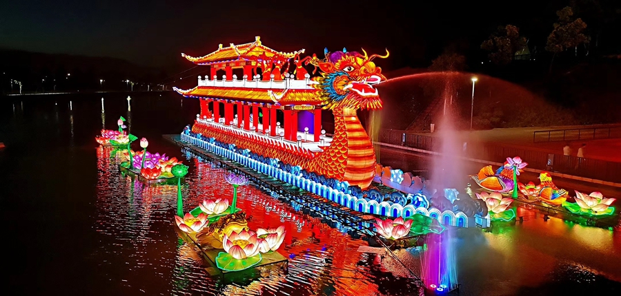 中華龍造型彩船